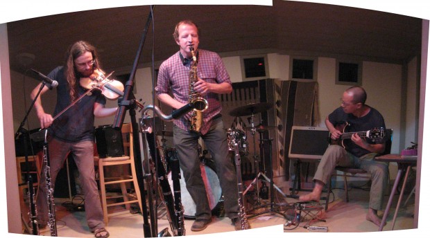 Gargantius Effect +1: Murray Campbell, Randy McKean and Han-earl Park (The Tin House, Grass Valley, August 25, 2011). Photo copyright 2011 Ken Schumacher.